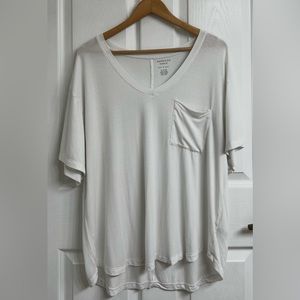 American Eagle Soft & Sexy White V-Neck T-shirt with Breast Pocket oversized
